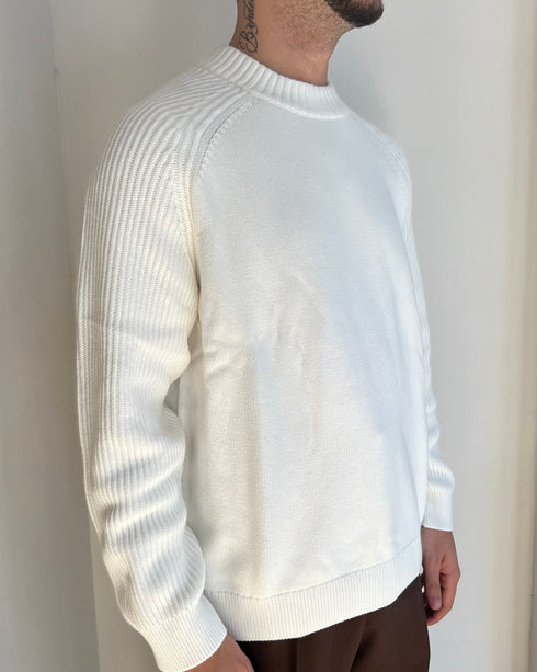 MAGLIONE CON MANICHE A COSTE